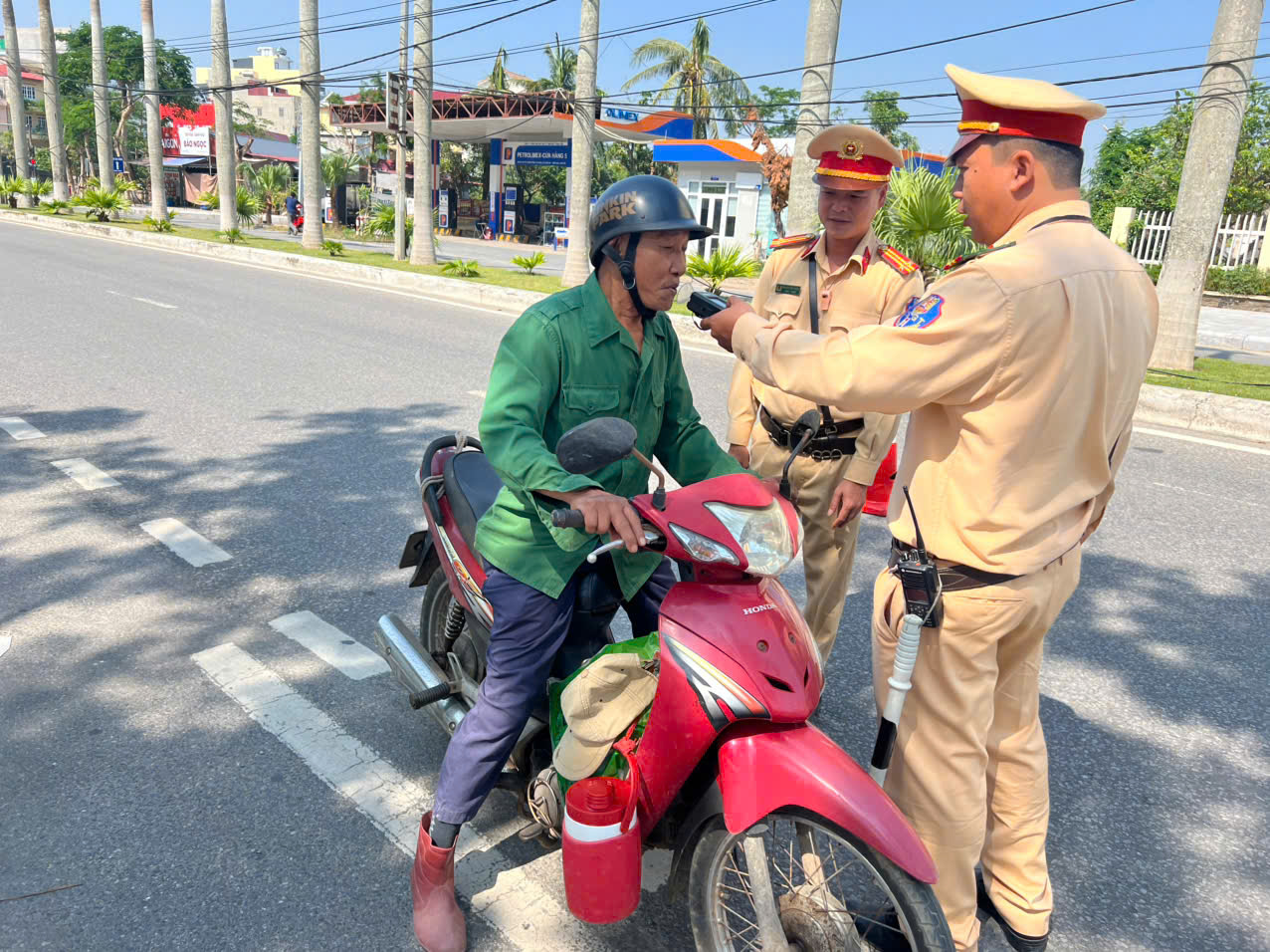 Phát hiện, phạt 9 trường hợp vi phạm nồng độ cồn địa bàn quận Đồ Sơn